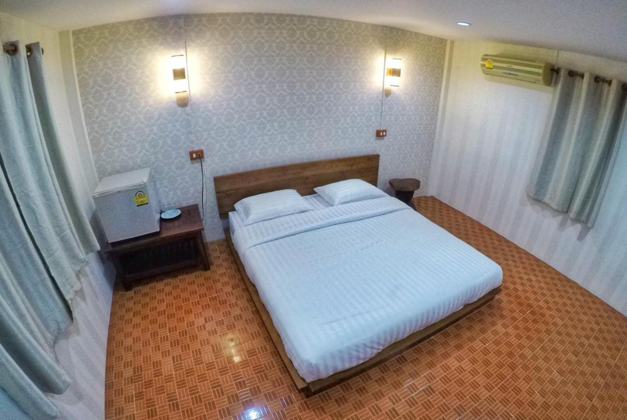 T & T Hostel Канчанабури Экстерьер фото