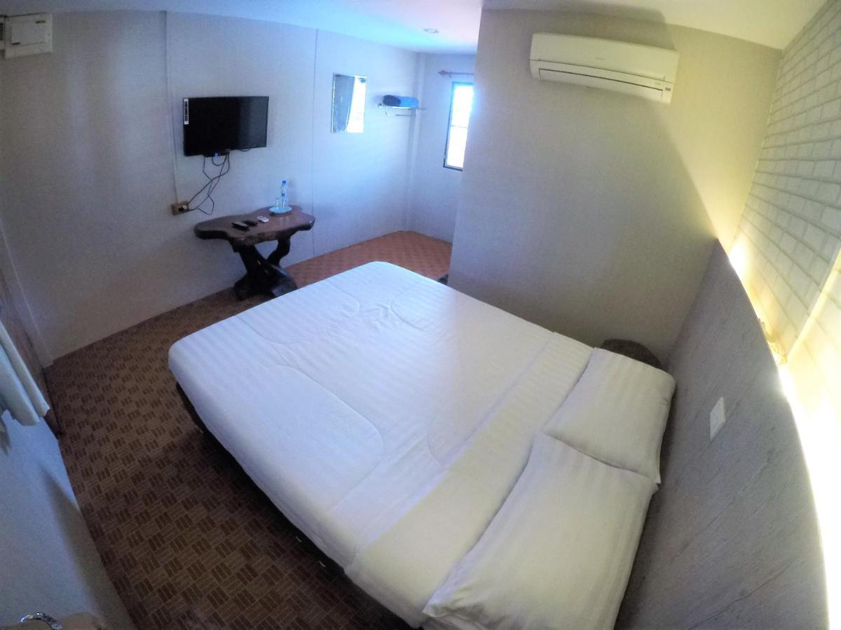 T & T Hostel Канчанабури Экстерьер фото