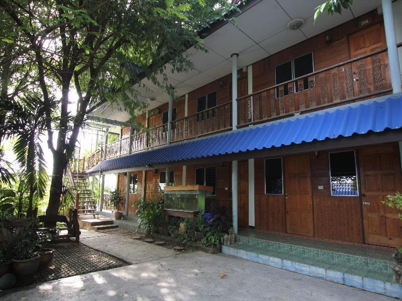 T & T Hostel Канчанабури Экстерьер фото