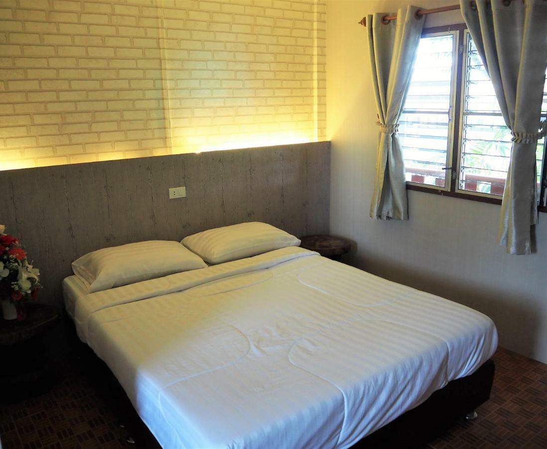 T & T Hostel Канчанабури Экстерьер фото