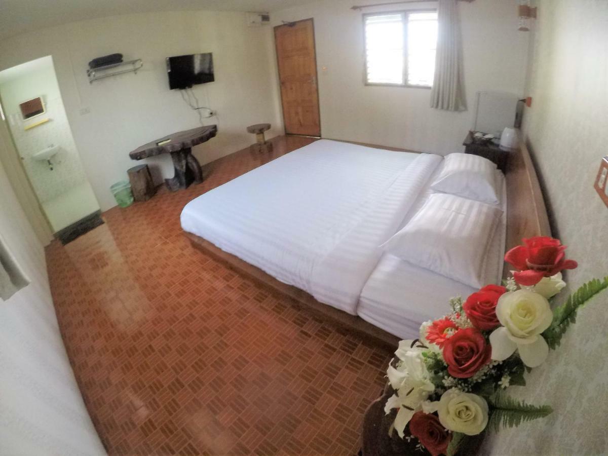 T & T Hostel Канчанабури Экстерьер фото